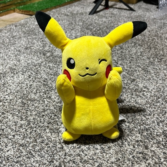 Pikachu Winking Plush - Pokémon - 10” Stuffed Toy-2021 - Picture 1 of 6